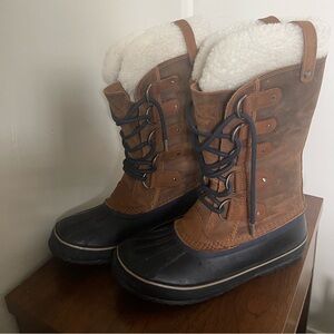 Sorel Joan of Arc leather winter boot.  EUC.